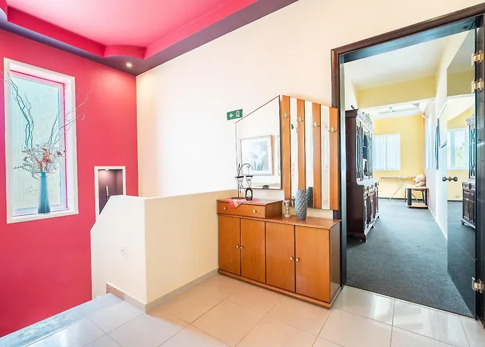 فيلة Paramithia *