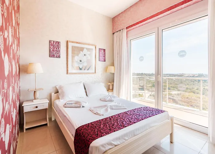 فيلة Paramithia *